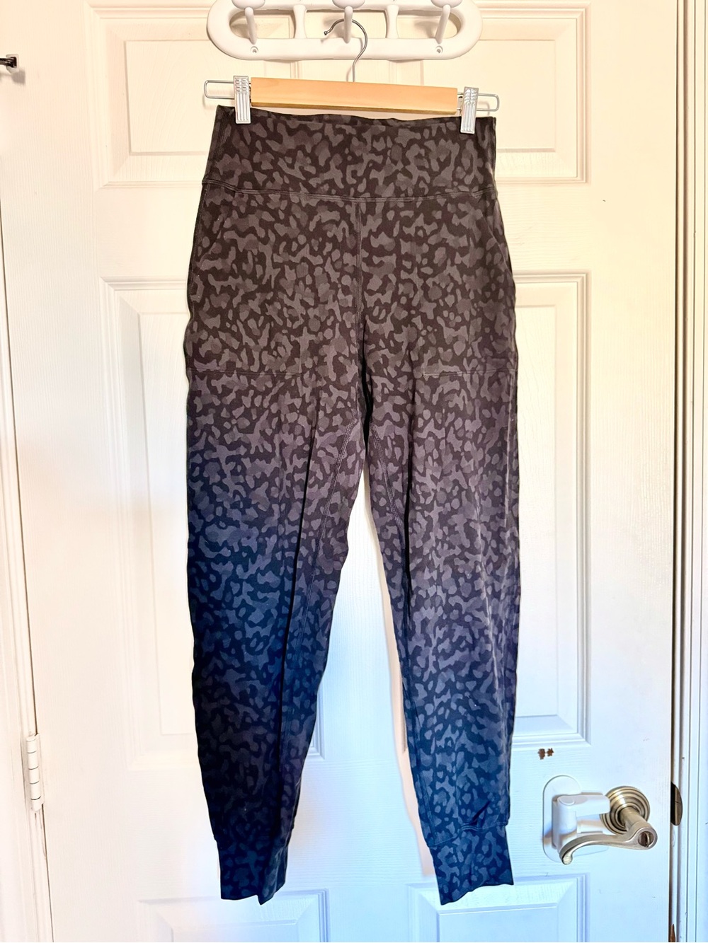 Lululemon High-Waist Ombre Leopard Print Men’s Joggers - Black/Gray